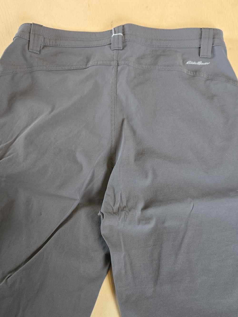PA39 Eddie Bauer Charcoal Cropped Hiking Pant Lightweight Stretch Cargo Pockets - Picture 6 of 11